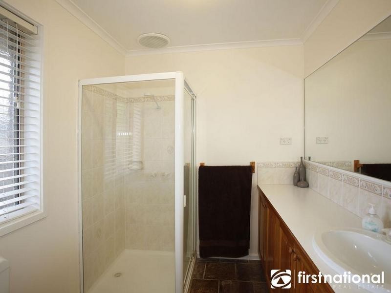 25 Scarborough Drive, Narre Warren South VIC 3805