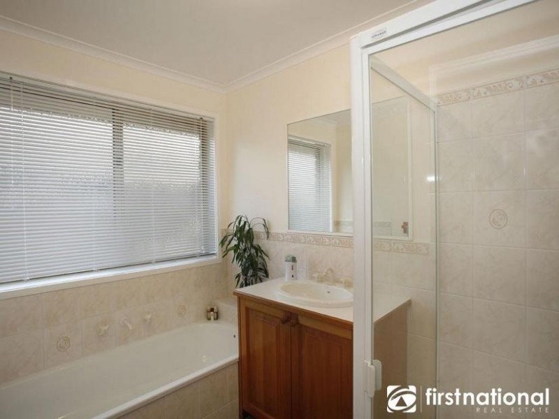 25 Scarborough Drive, Narre Warren South VIC 3805