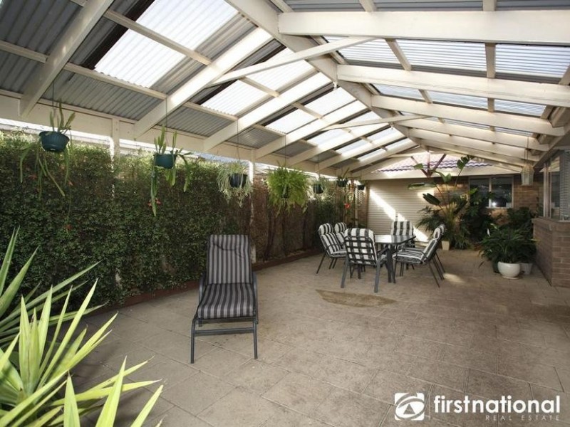 25 Scarborough Drive, Narre Warren South VIC 3805