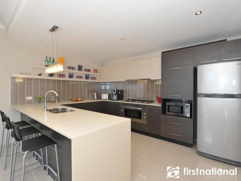18 Nature Circuit, Cranbourne North VIC 3977