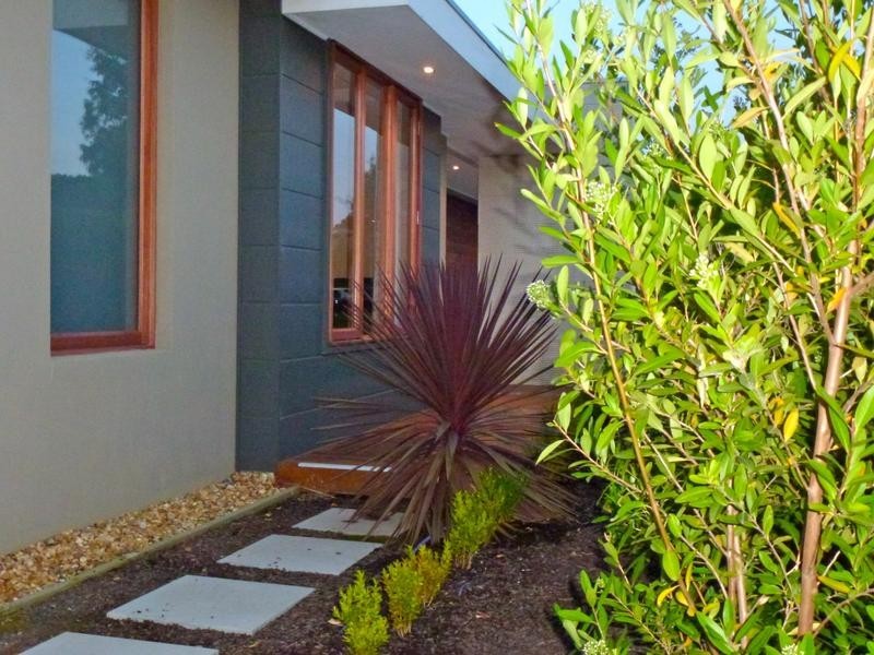 18 Nature Circuit, Cranbourne North VIC 3977