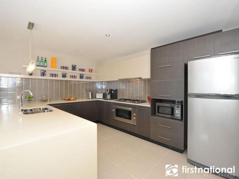 18 Nature Circuit, Cranbourne North VIC 3977