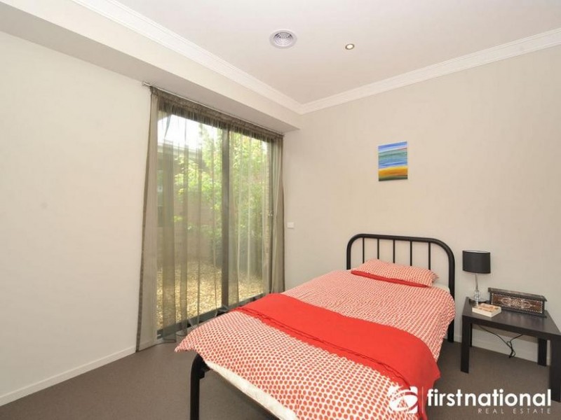 18 Nature Circuit, Cranbourne North VIC 3977