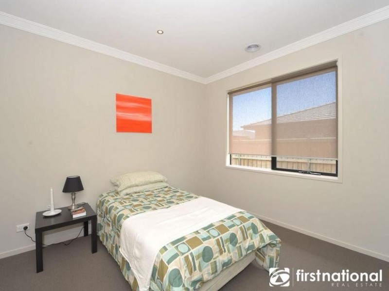 18 Nature Circuit, Cranbourne North VIC 3977