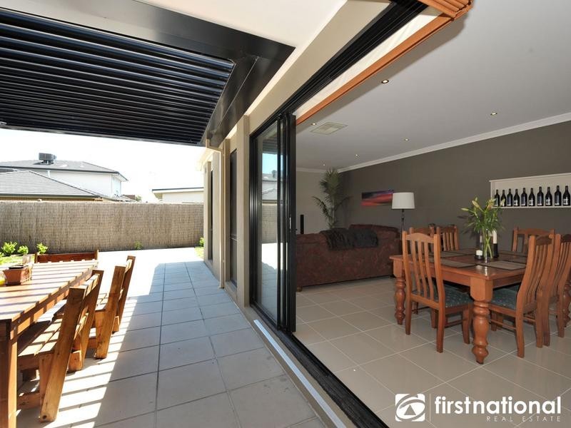 18 Nature Circuit, Cranbourne North VIC 3977
