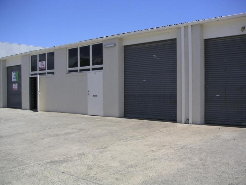 4/1-5 Purton Road, Pakenham VIC 3810