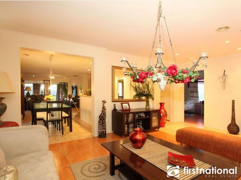 11 Margie Square, Narre Warren South VIC 3805