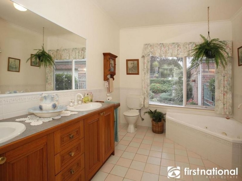 17-18 Moonbeam Close, Narre Warren South VIC 3805