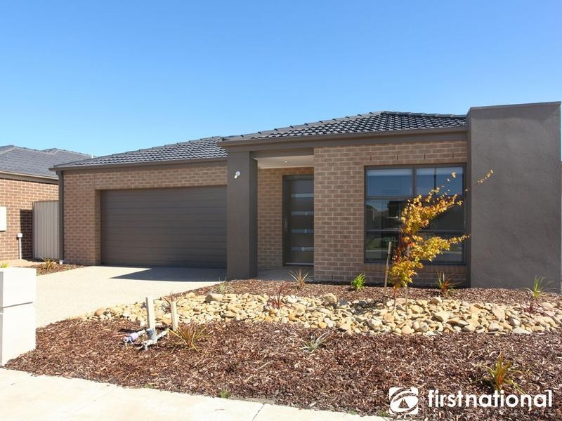 18 Serenity Street, Pakenham VIC 3810