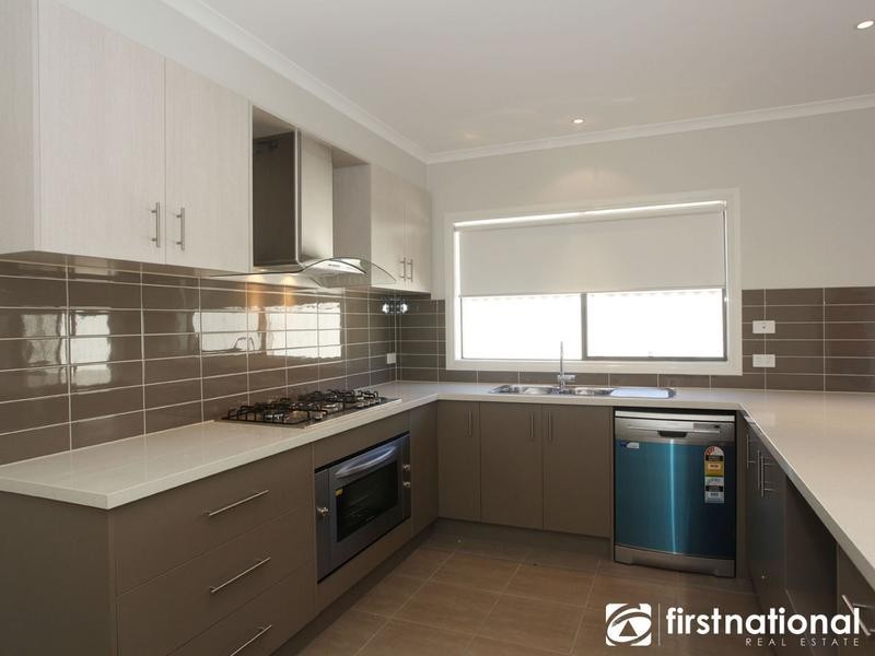 18 Serenity Street, Pakenham VIC 3810