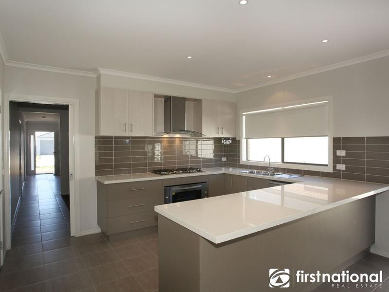 18 Serenity Street, Pakenham VIC 3810