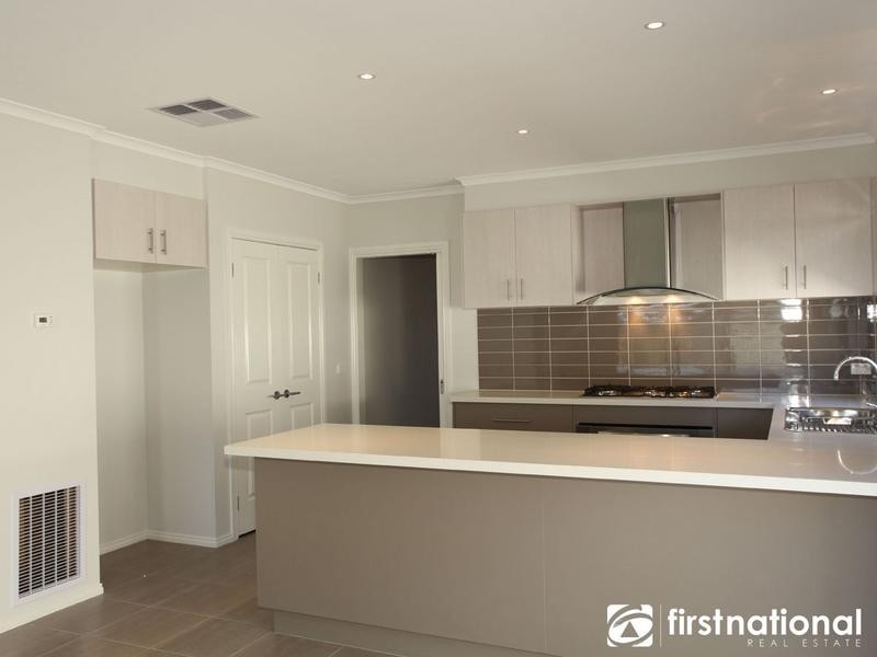 18 Serenity Street, Pakenham VIC 3810