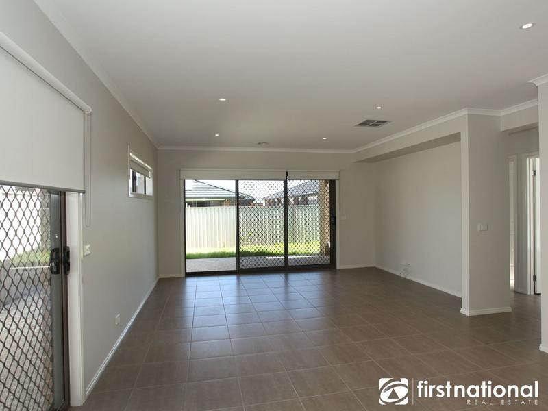 18 Serenity Street, Pakenham VIC 3810