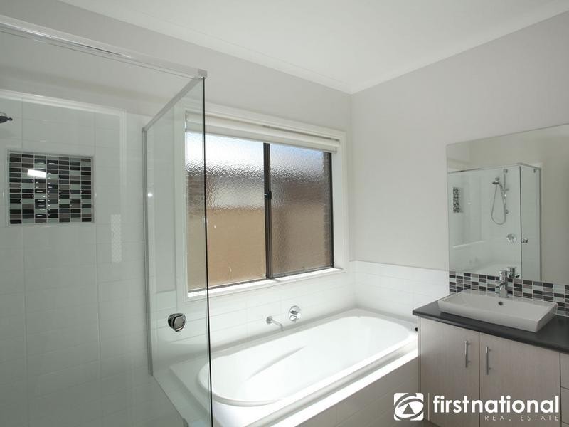 18 Serenity Street, Pakenham VIC 3810