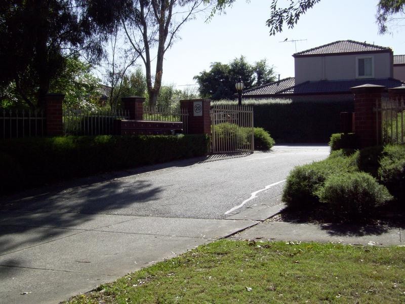 1/12 Grant Close, Berwick VIC 3806