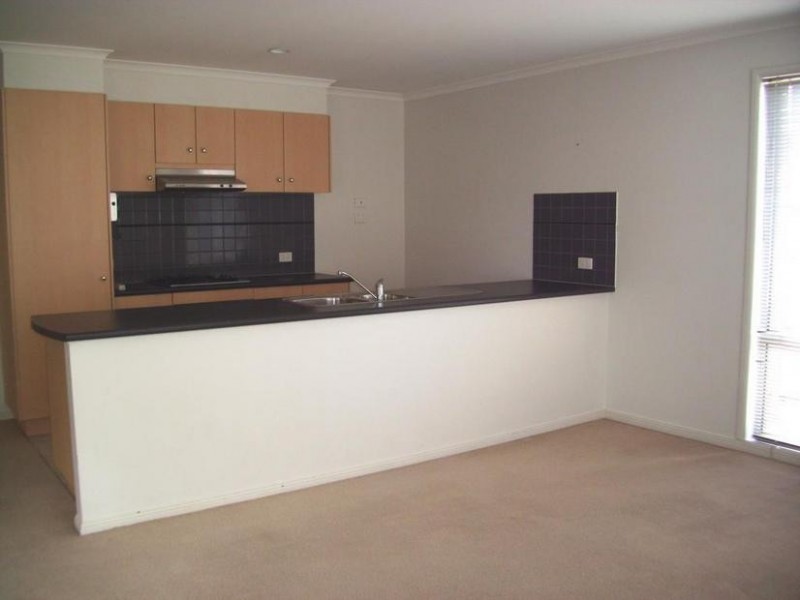 8 Hallmark Drive, Narre Warren South VIC 3805