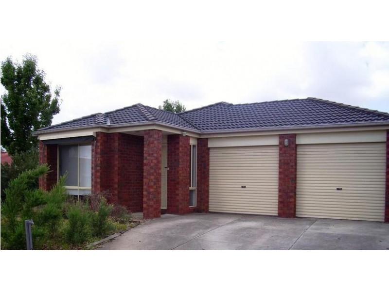 8 Hallmark Drive, Narre Warren South VIC 3805