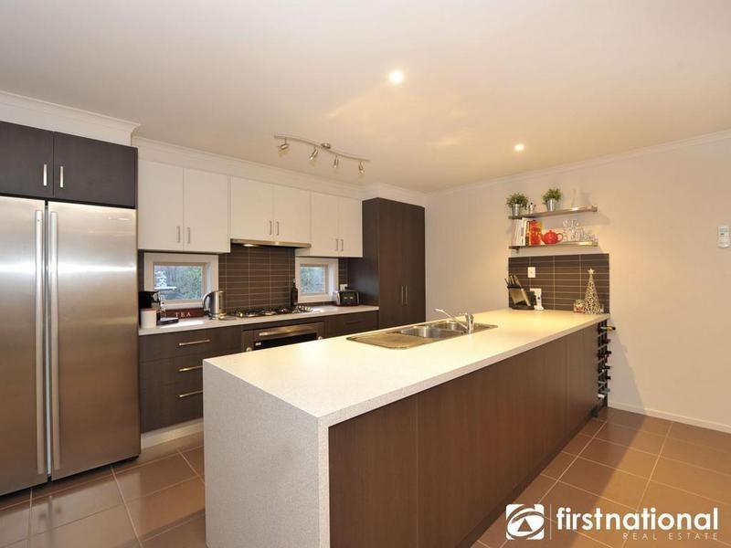 43 Westmoreland Avenue, Cranbourne North VIC 3977