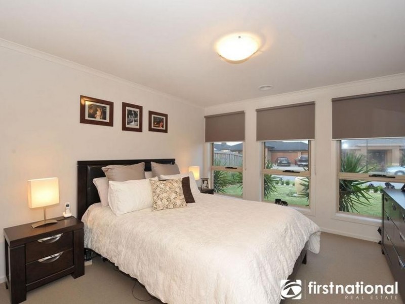 43 Westmoreland Avenue, Cranbourne North VIC 3977