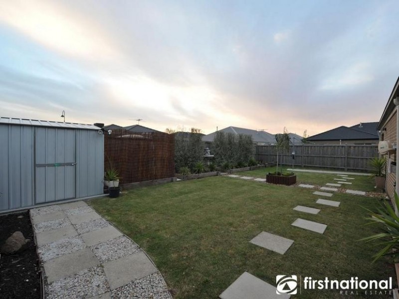 43 Westmoreland Avenue, Cranbourne North VIC 3977