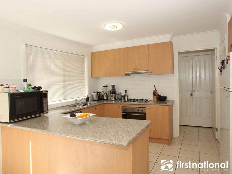 16 Lakeview Drive, Narre Warren South VIC 3805