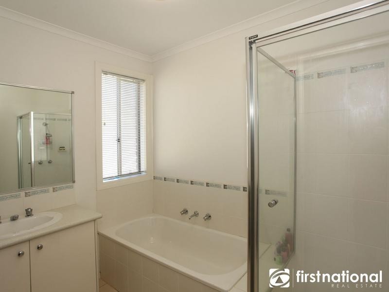 16 Lakeview Drive, Narre Warren South VIC 3805