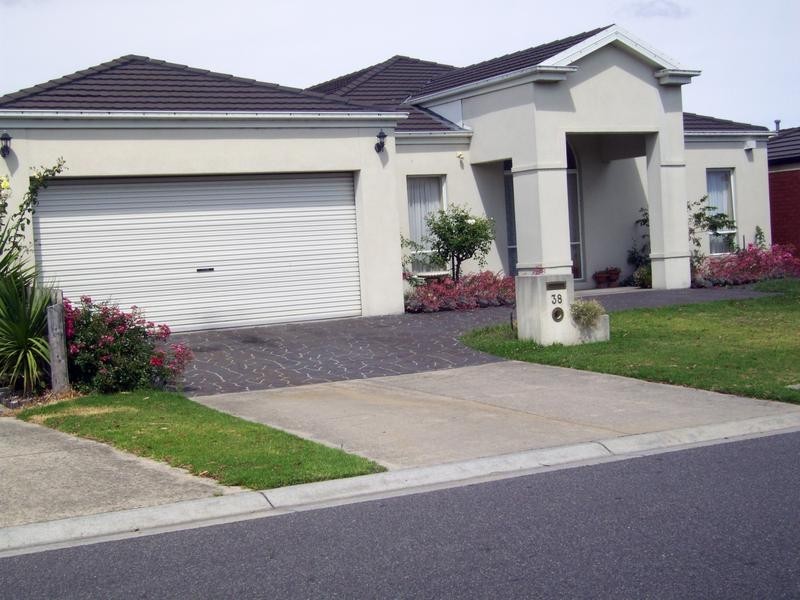 38 Bateman Grove, Hampton Park VIC 3976