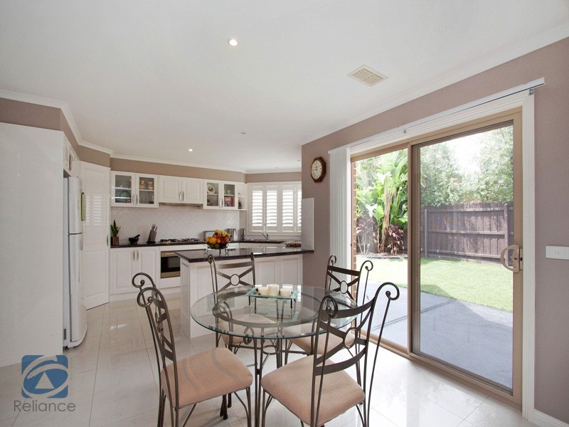 17 Golden Grove Drive, Narre Warren South VIC 3805