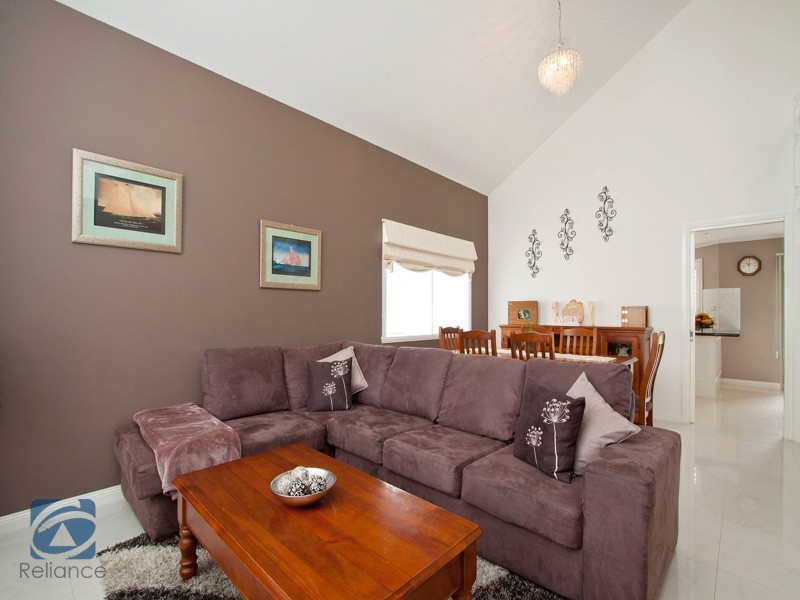 17 Golden Grove Drive, Narre Warren South VIC 3805