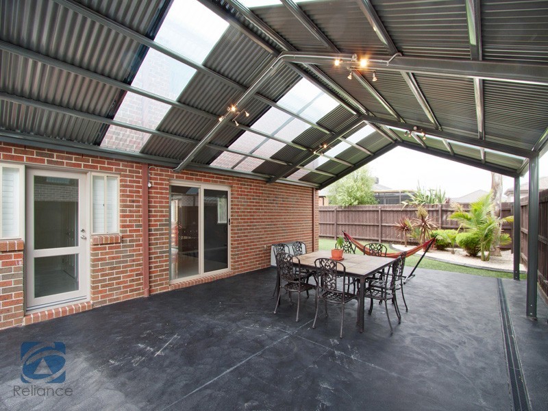 17 Golden Grove Drive, Narre Warren South VIC 3805