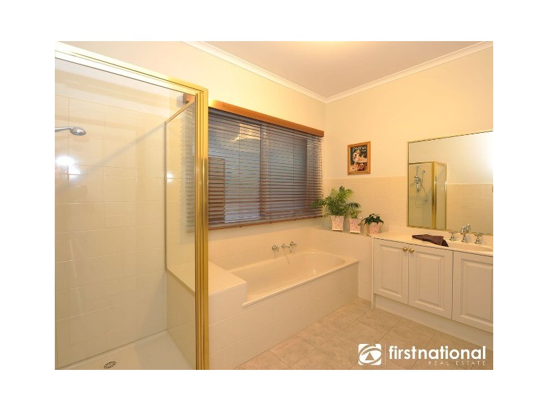 9 Angela Court, Narre Warren North VIC 3804