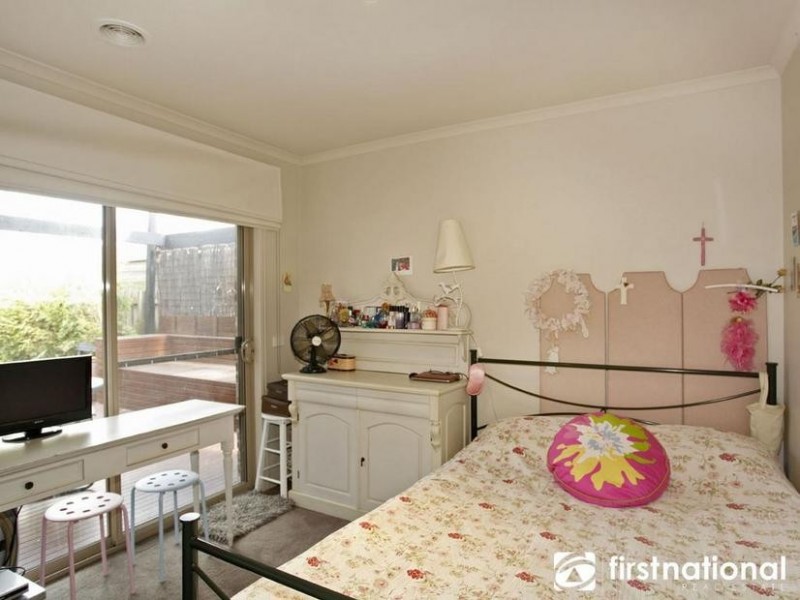 2/57 Wallace Street, Beaconsfield VIC 3807