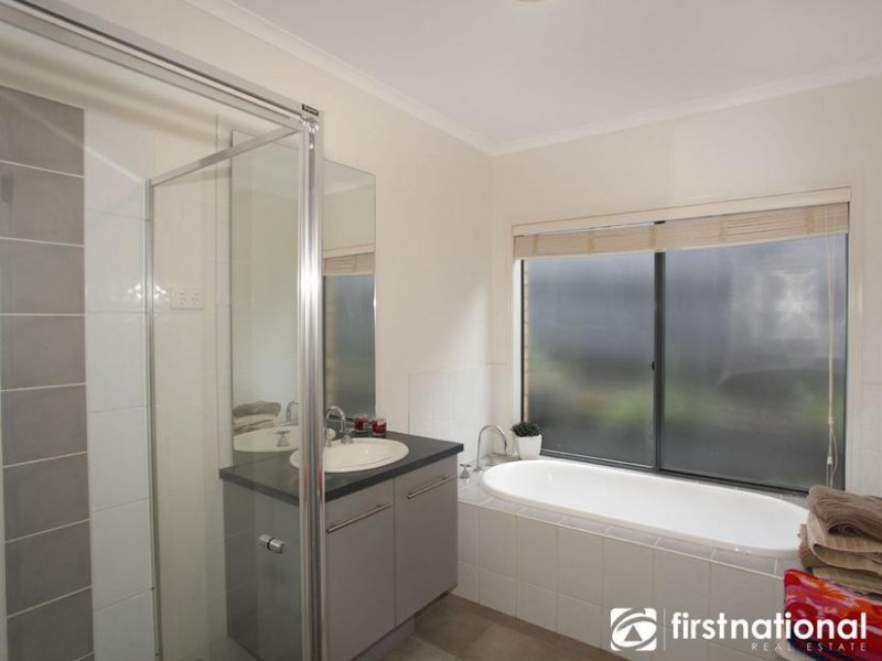 30 Lorikeet Drive, Berwick VIC 3806