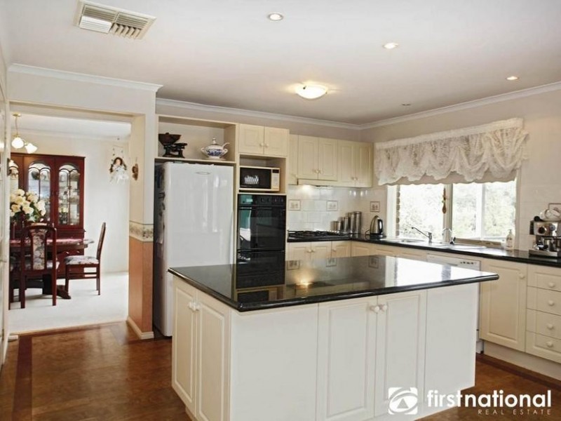 21 St Helens Crescent, Narre Warren North VIC 3804