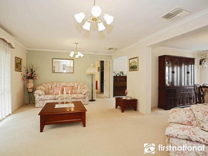 21 St Helens Crescent, Narre Warren North VIC 3804