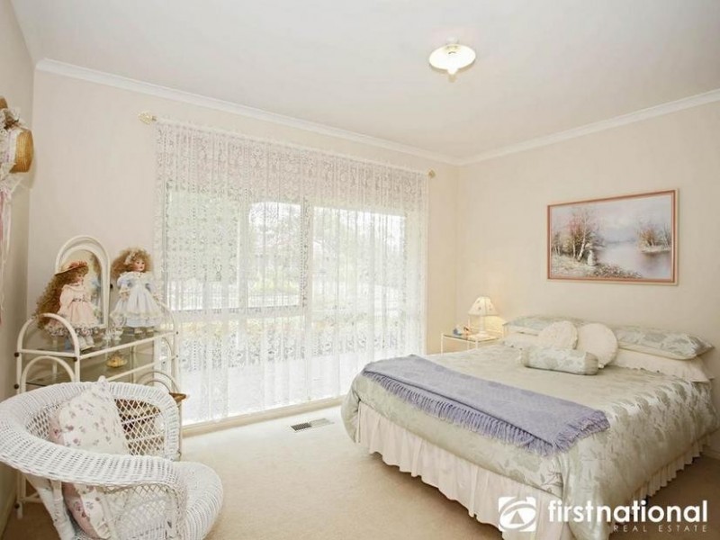 21 St Helens Crescent, Narre Warren North VIC 3804