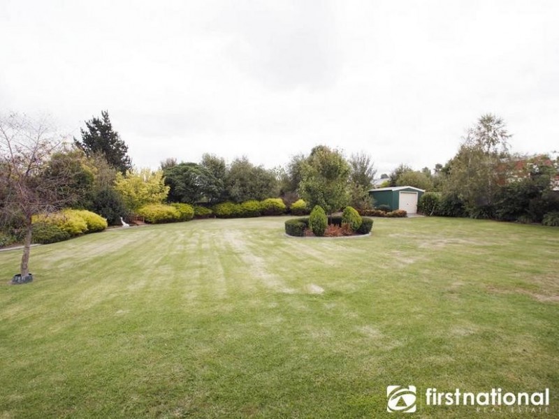 21 St Helens Crescent, Narre Warren North VIC 3804