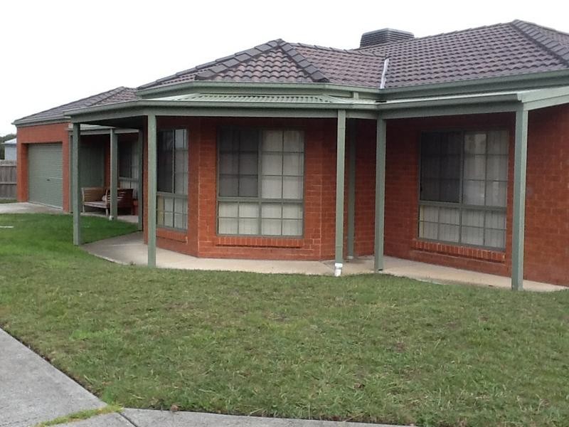 9 Oakgrove Drive, Narre Warren South VIC 3805