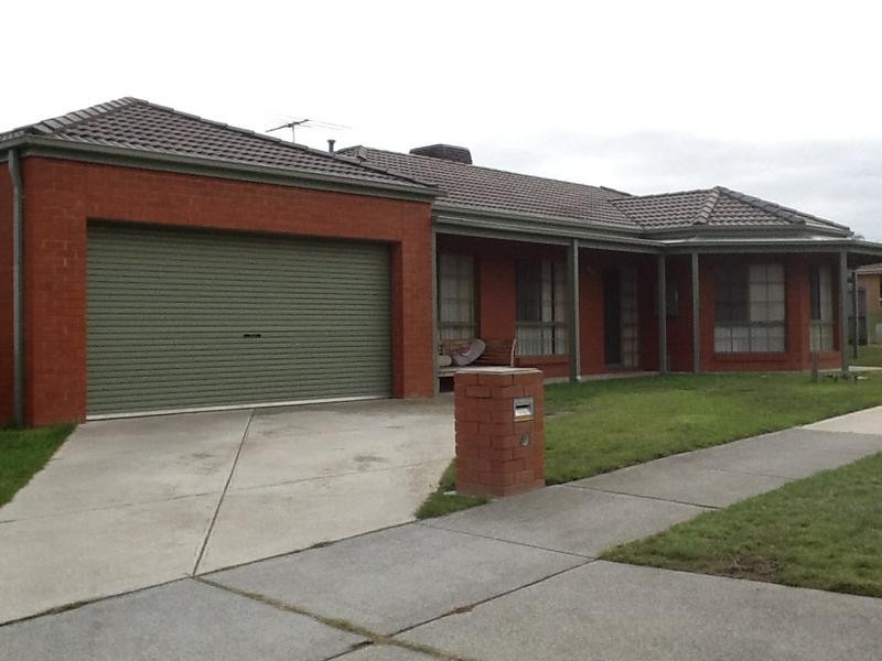 9 Oakgrove Drive, Narre Warren South VIC 3805