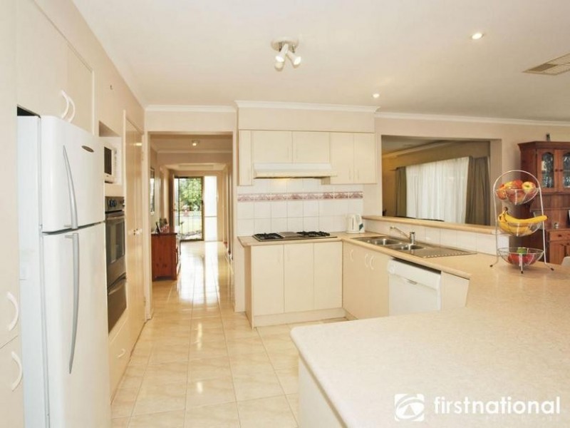 16 Saintly Grove, Berwick VIC 3806