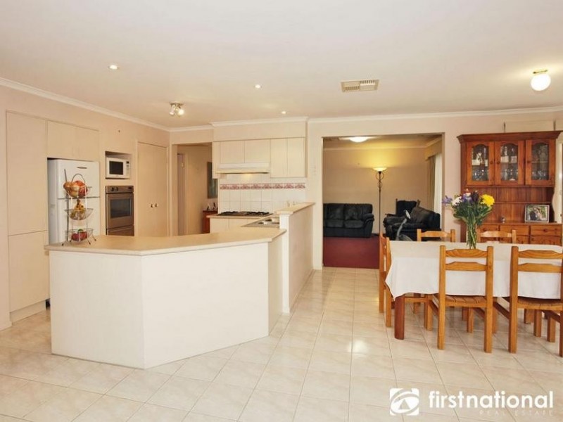 16 Saintly Grove, Berwick VIC 3806