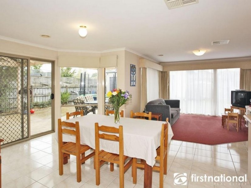 16 Saintly Grove, Berwick VIC 3806