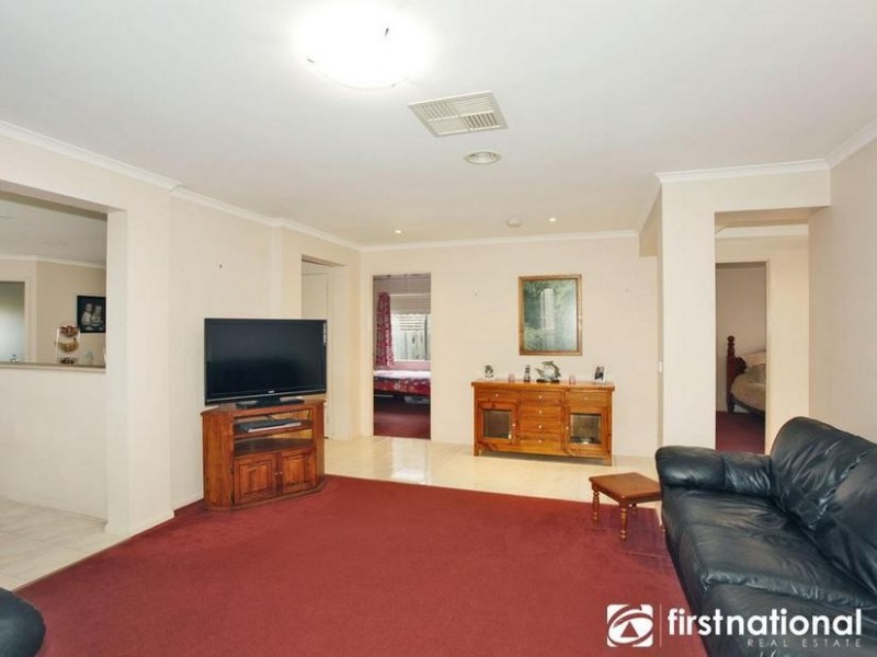 16 Saintly Grove, Berwick VIC 3806