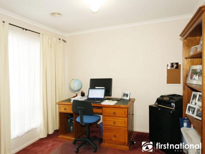 16 Saintly Grove, Berwick VIC 3806