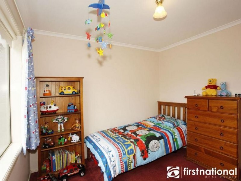 16 Saintly Grove, Berwick VIC 3806