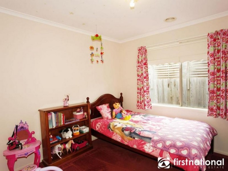 16 Saintly Grove, Berwick VIC 3806