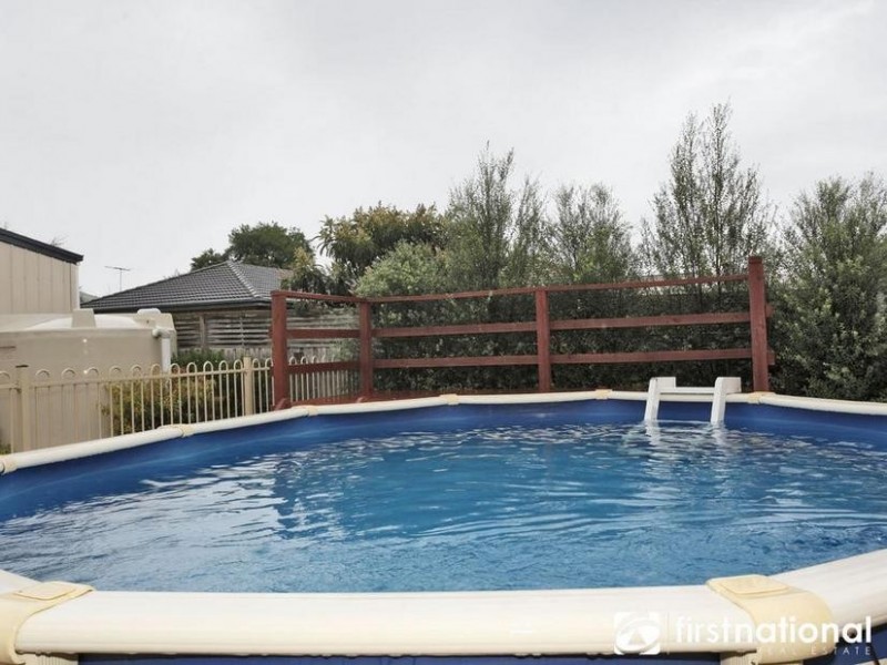 16 Saintly Grove, Berwick VIC 3806