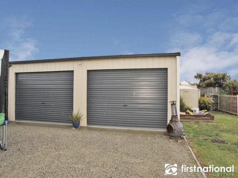 16 Saintly Grove, Berwick VIC 3806