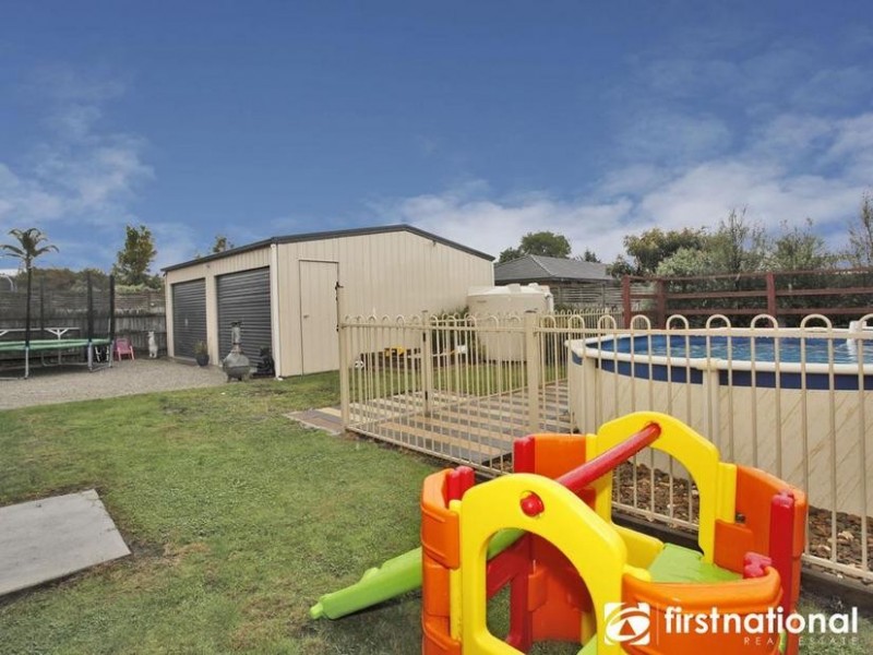 16 Saintly Grove, Berwick VIC 3806