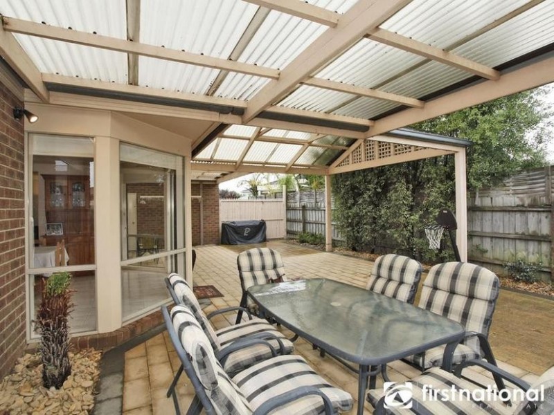 16 Saintly Grove, Berwick VIC 3806